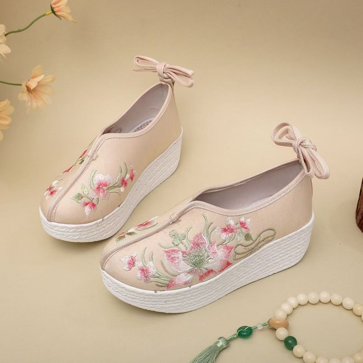 Женские туфли на танкетке в эт – обзор и цена Embroidery Fabric