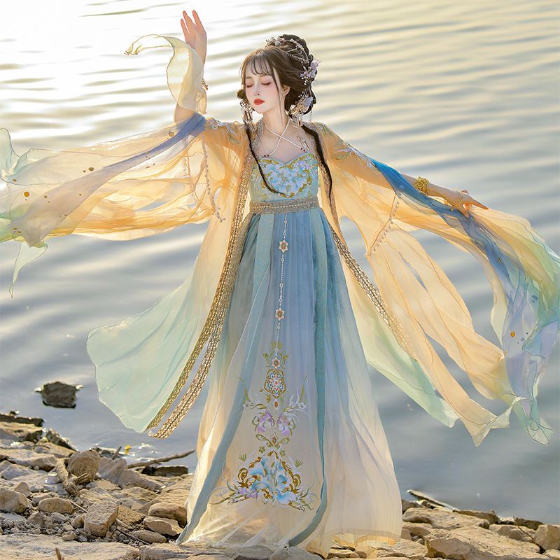 Китайское платье ханьфу для же – обзор и цена Embroidery Yellow Dress