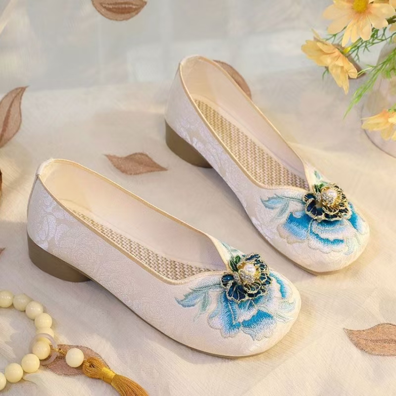 Женские туфли на низком каблук – обзор и цена Embroidery Fabric