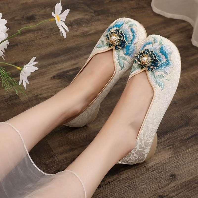 Женские туфли на низком каблук – обзор и цена Embroidery Fabric